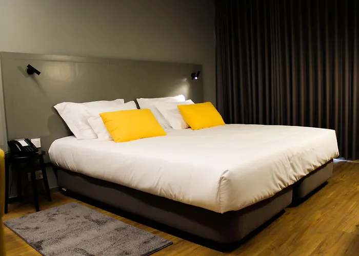 Turisticos Paraiso 3* פונשל