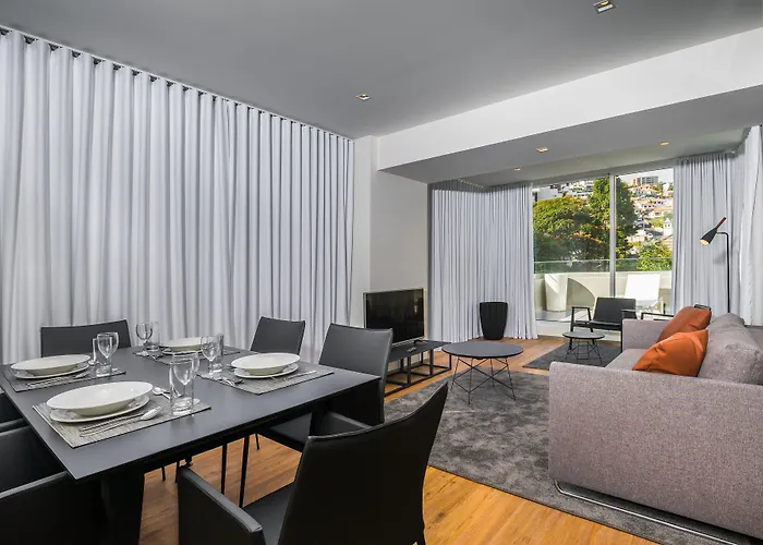 Turisticos Paraiso 3* פונשל