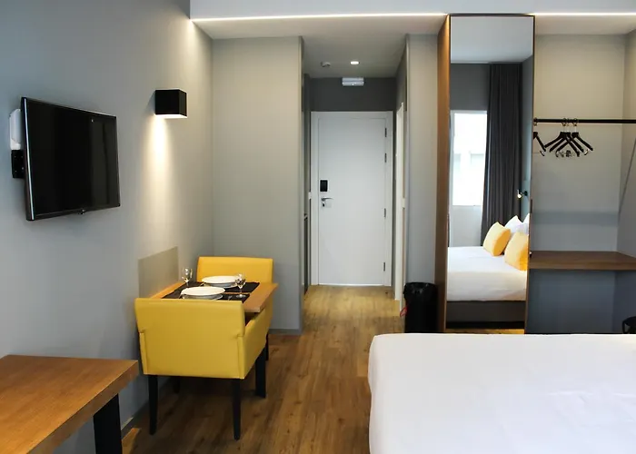 Turisticos Paraiso 3* فونشال